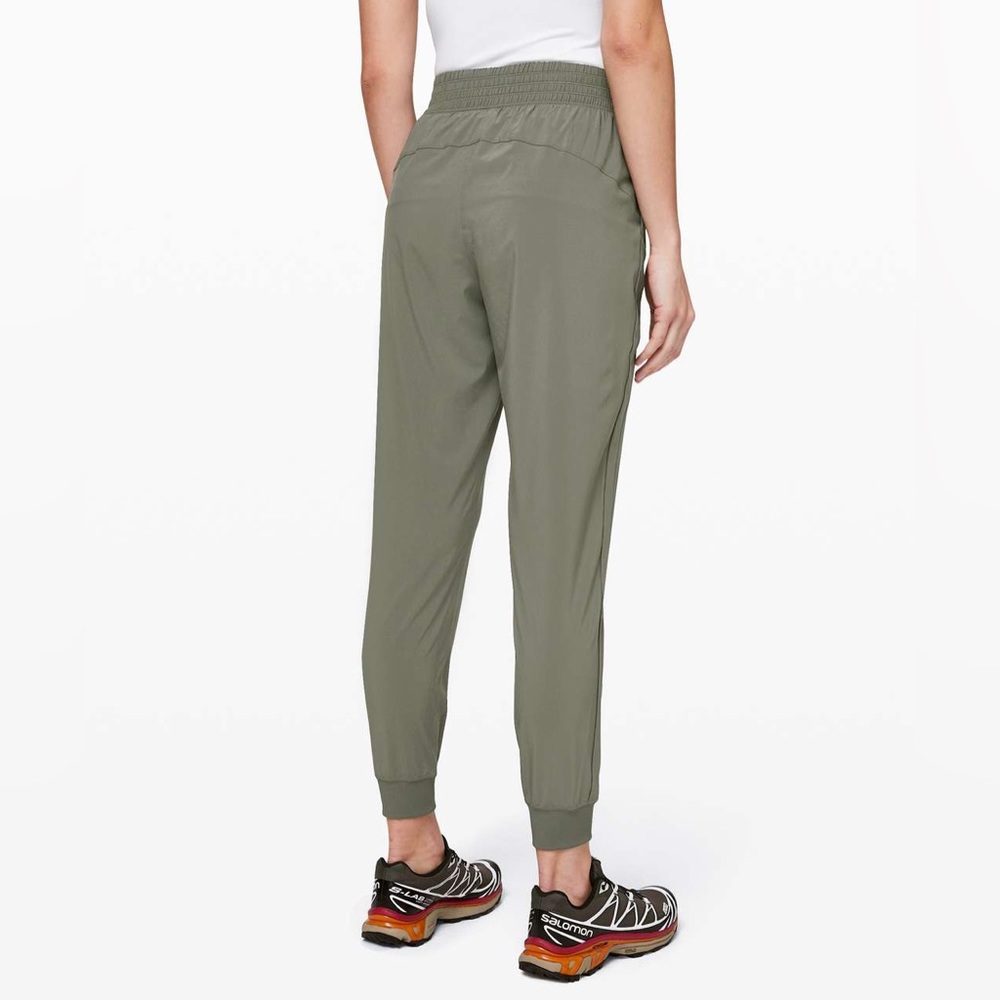 Lululemon Wanderer Jogger
Grey Sage